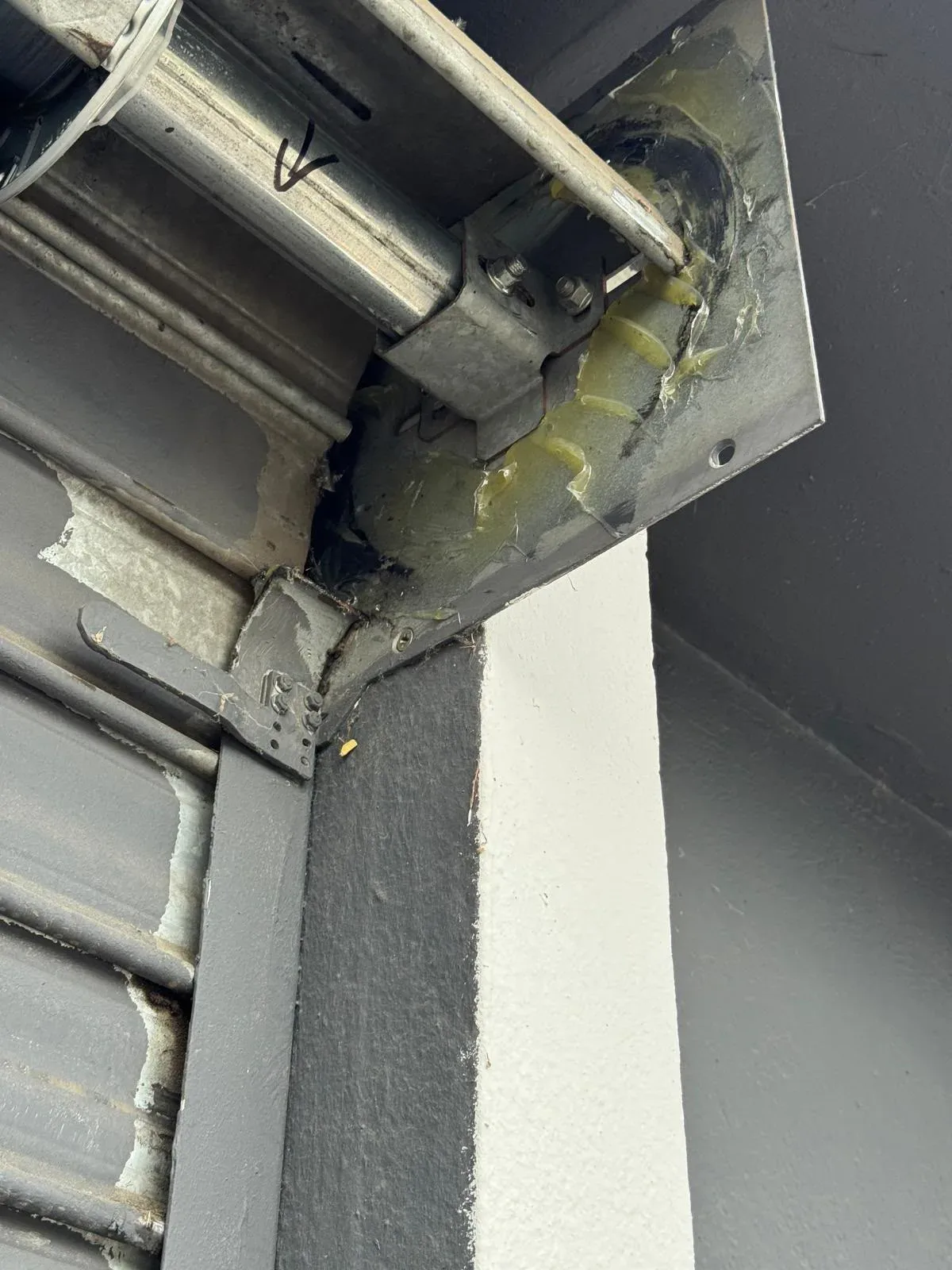 Entretien et maintenance de rideau métallique à Paris 18
